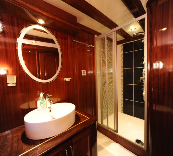 Gulet DEAR LILA - Guest Ensuite 2