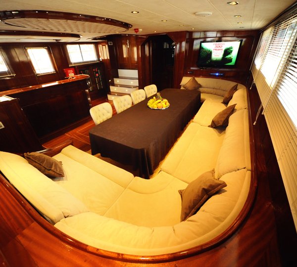 Gulet DEAR LILA - Salon Dining