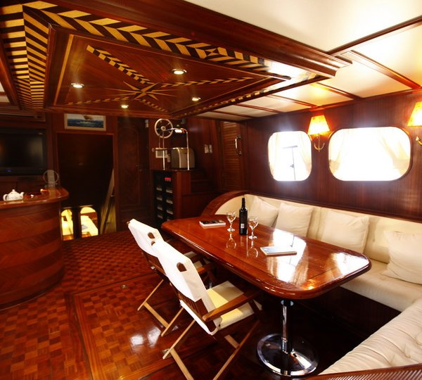 Gulet Esma Sultan II -  Salon Dining