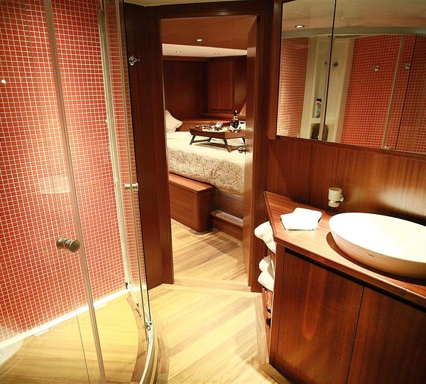 Gulet MEZCAL 2 - Ensuite Bathroom