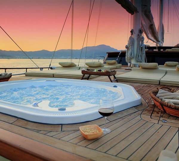 Gulet MEZCAL 2 - On Deck Spa Pool
