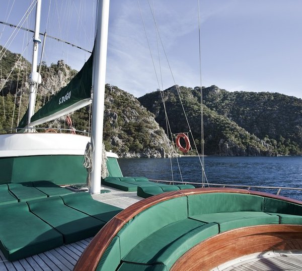 Gulet S DOGU - Foredeck Sunbeds