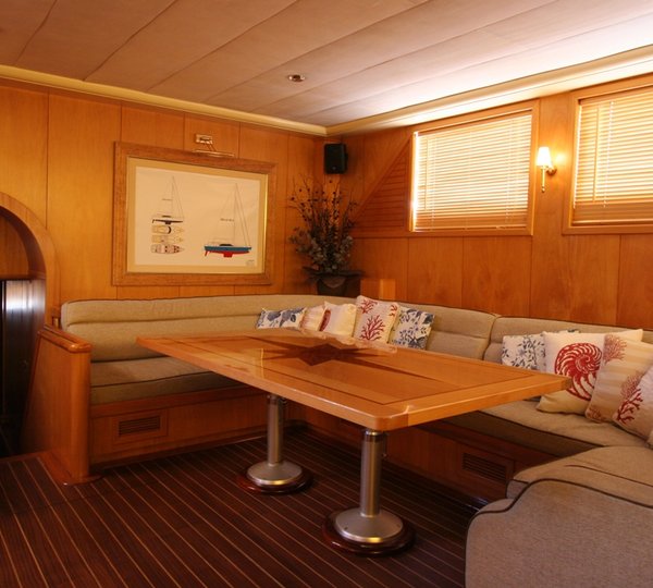 Gulet SCHATZ  -  Salon Dining