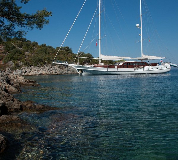 Gulet SMILE - Anchored