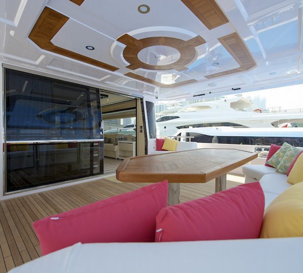 Gulf 75 Exp Yacht - Cockpit Seating Area