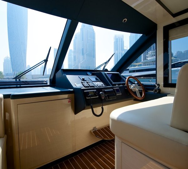 Gulf 75 Exp Yacht - Helm
