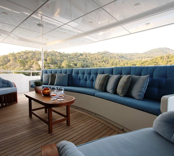 HAPPY DOLPHIN - The Upper Aft Deck