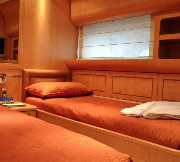 HARD WORK II -   Twin Cabin