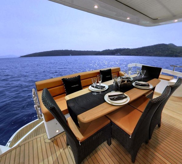 HARVEST MOON - Aft Deck Dining