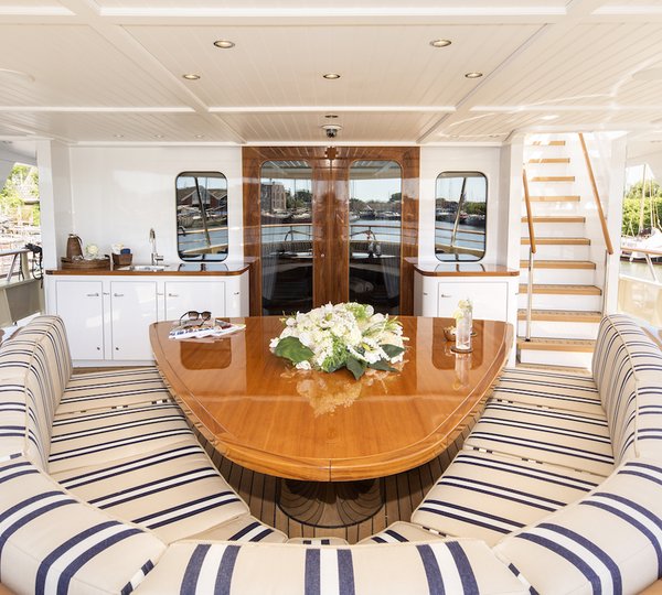 Hakvoort My Soprano main aft deck al fresco dining setting