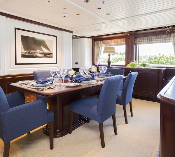 Hakvoort My Soprano main deck dining