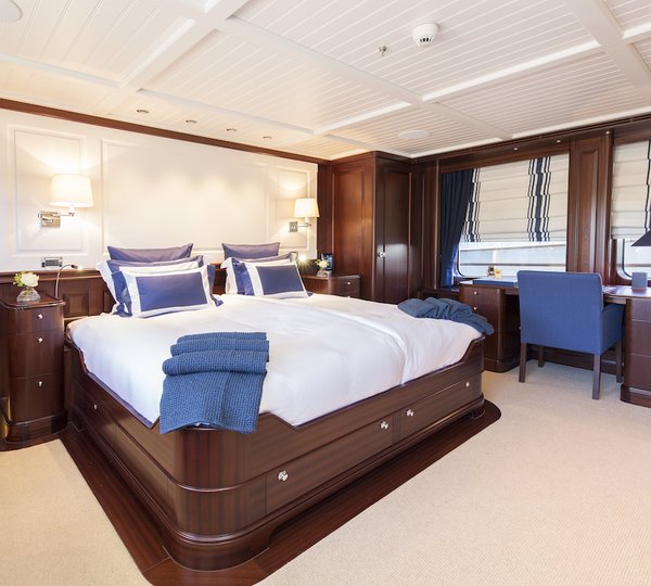Hakvoort My Soprano owners stateroom with writing desk