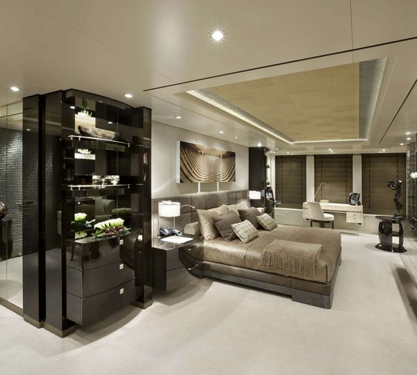 Hurricane Run master suite - Photo Feadship