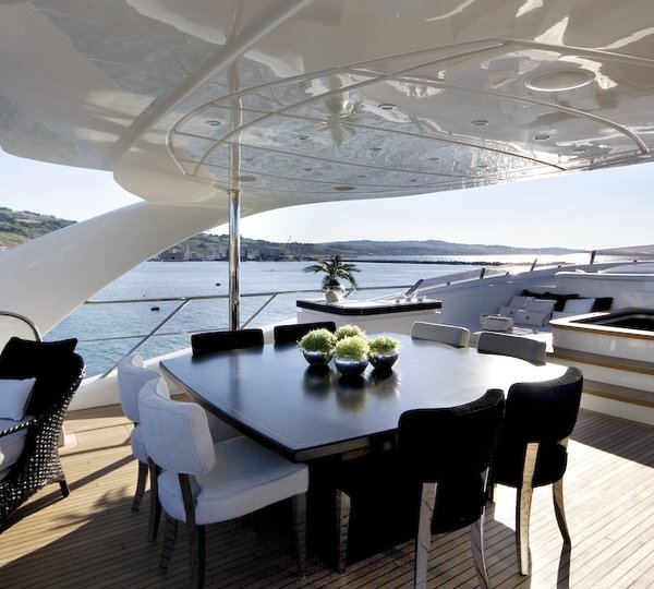 ILLUSION 120 - The Sun Deck