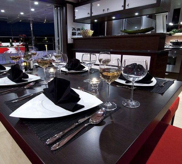 IN THE WIND - Dining