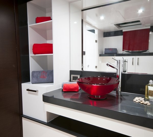 IN THE WIND - Master Bathroom 2