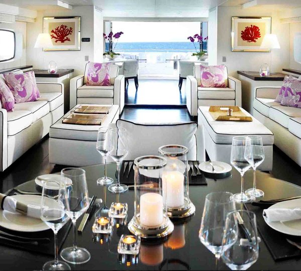 INFINITY PACIFIC - Main salon