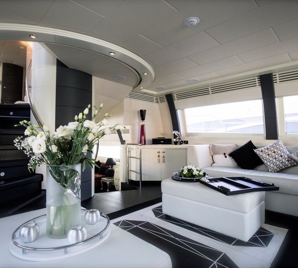 ISA Motor yacht SAMJA - Salon view forward 2
