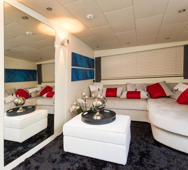 ISA Motor yacht SAMJA - Seating