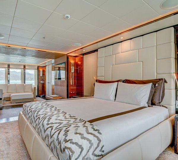 Icon Motor Yacht PARTY GIRL - Master view