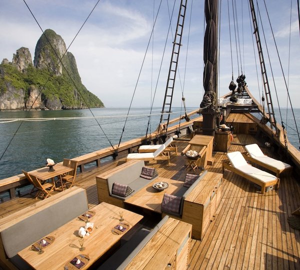 Indonesian charter yacht Silolona available also in Kokomo and Flores