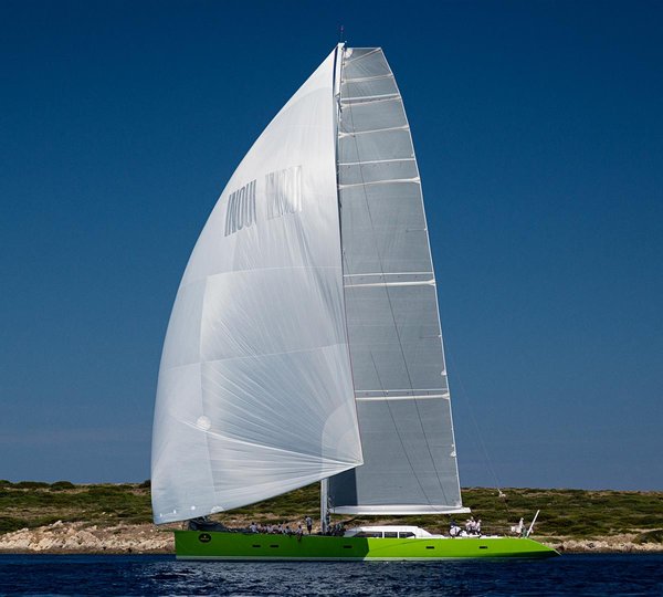 Inoui Yacht under sail - Photo by Carlo Baroncini