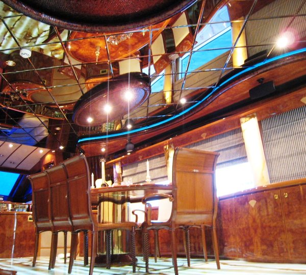 JOJO Mirrored Ceiling