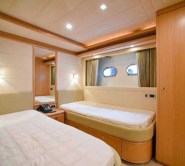 JULIE M - Guest twin cabin