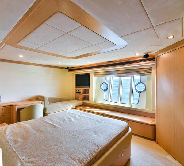 JULIE M - Master suite