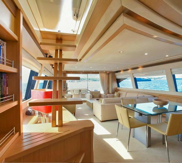 JULIE M - Salon view aft