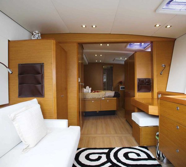 JYOHANA Main cabin to aft