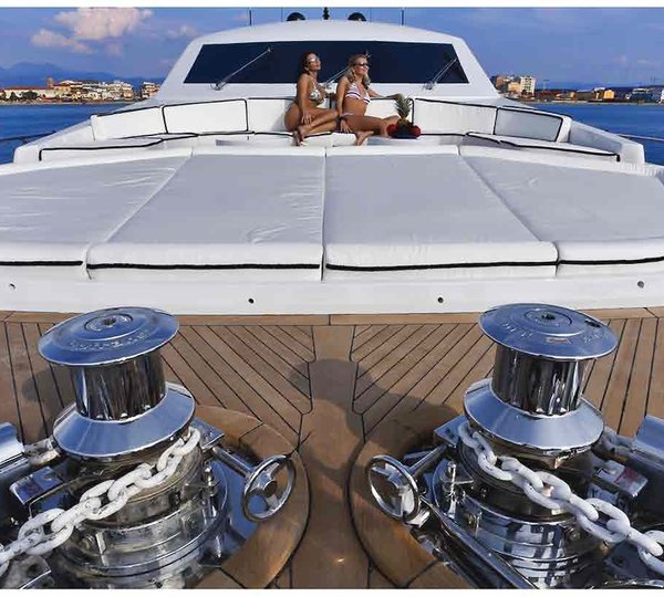 JaJaRo - Foredeck and sunpads