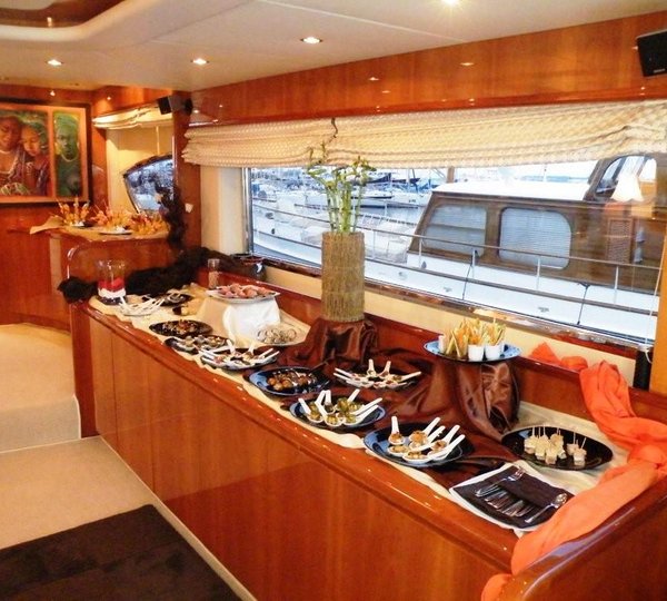 Jackie One -  Salon 2