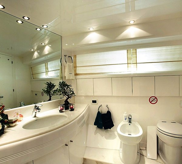 Jackie One -  bathroom