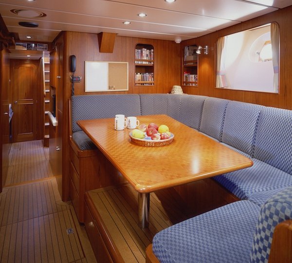 Jongert superyacht Passe partout -dinette