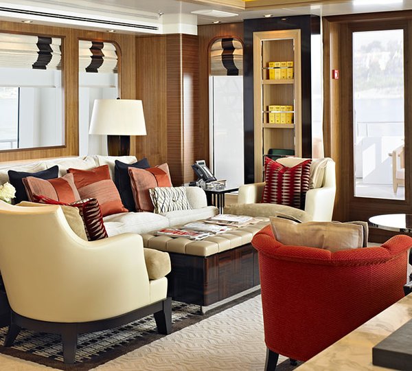 KATHLEEN ANNE - Salon Lounge