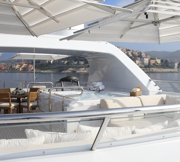 KATHLEEN ANNE - Sundeck Spa Pool