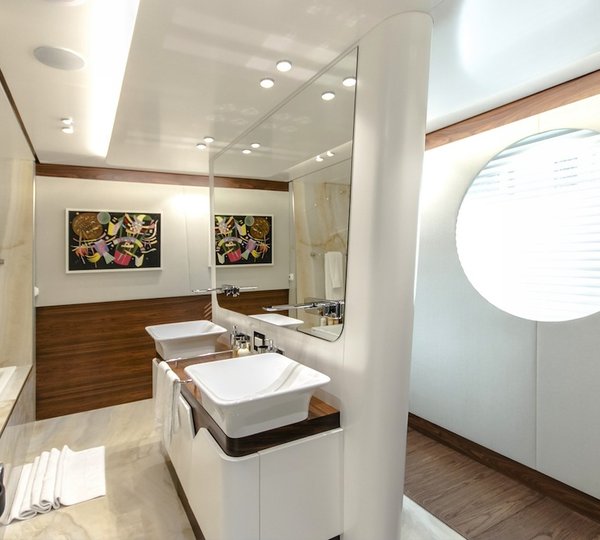 KATINA yacht - bathroom