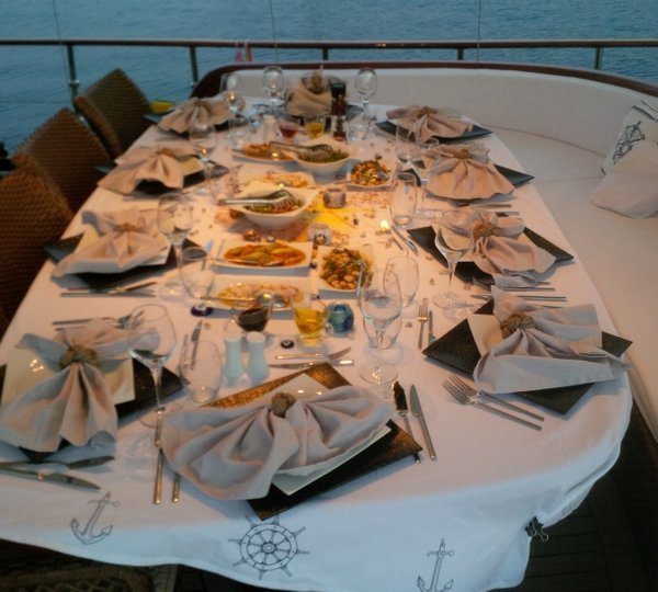 KAYA GUNERI PLUS - Alfresco dining