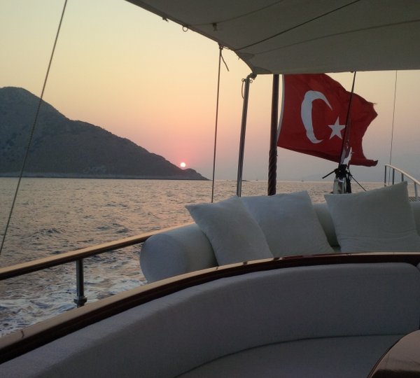 KAYA GUNERI PLUS - Seating aft deck