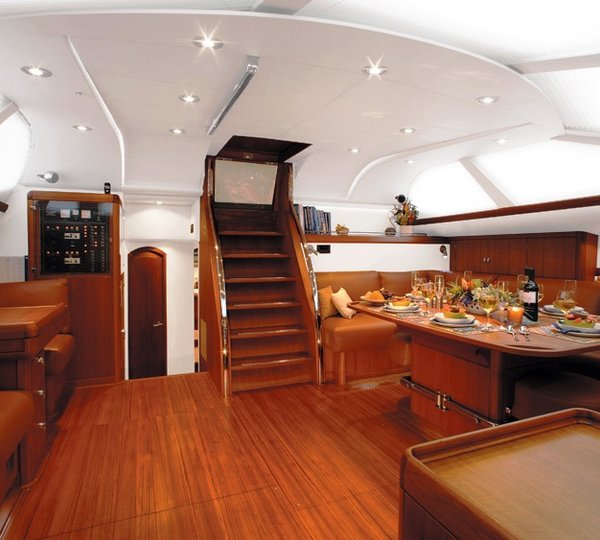 KEALOHA 8 - Saloon 2