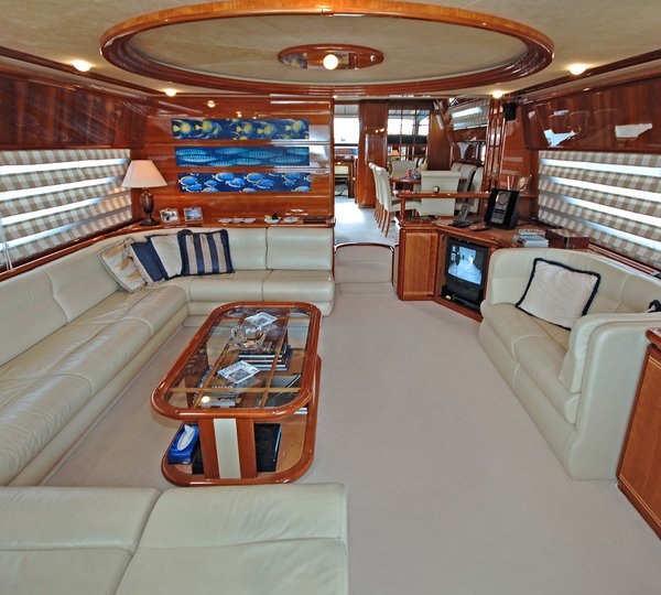 KENTAVROS II  -  Main Salon 2