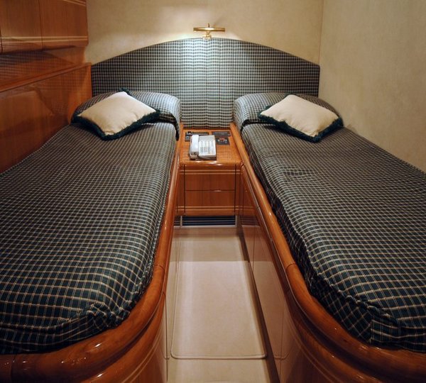 KENTAVROS II  -  Twin Cabin