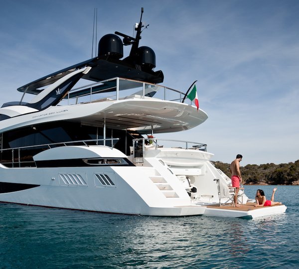 Kalliente aft view with beach platform Jeff Brown