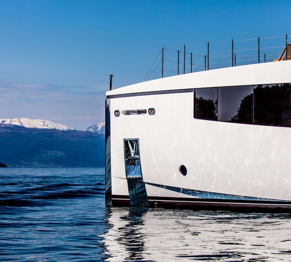 Kamino - bowCopyright-Feadship