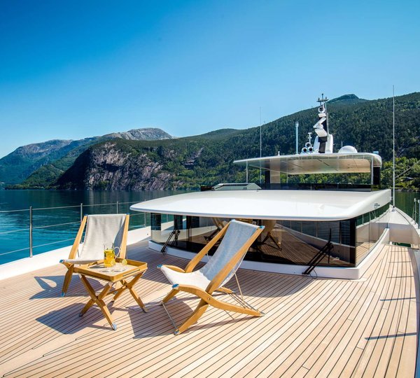 Kamino - exterio - sunbathing Copyright-Feadship