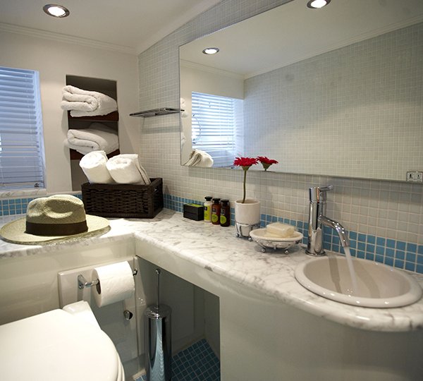 Ketch EFI -  Guest Ensuite