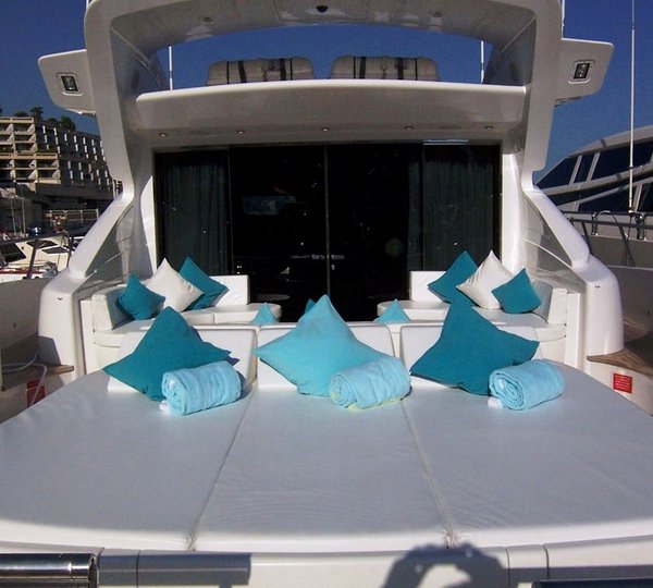 L ESPERANCE -  Aft Sunpads