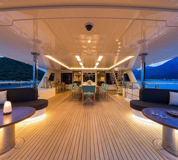 LA PASSION - alfresco dining. Photo courtesy of Jeff Brownjpg