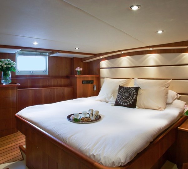 LABRADOR Master Cabin